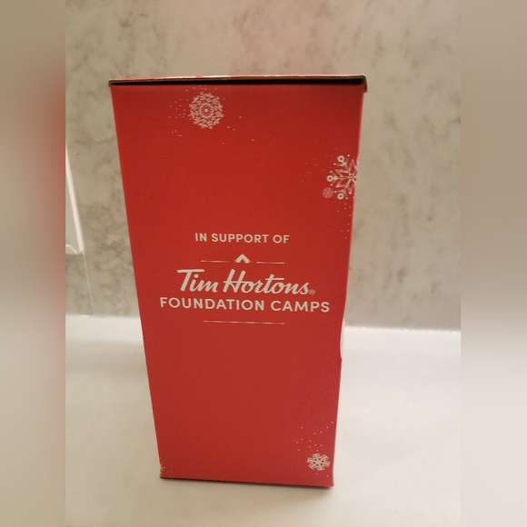 New Tim Hortons Polar Bear Stackable 2 mug gift set, 415 mL each - Picture 3 of 5